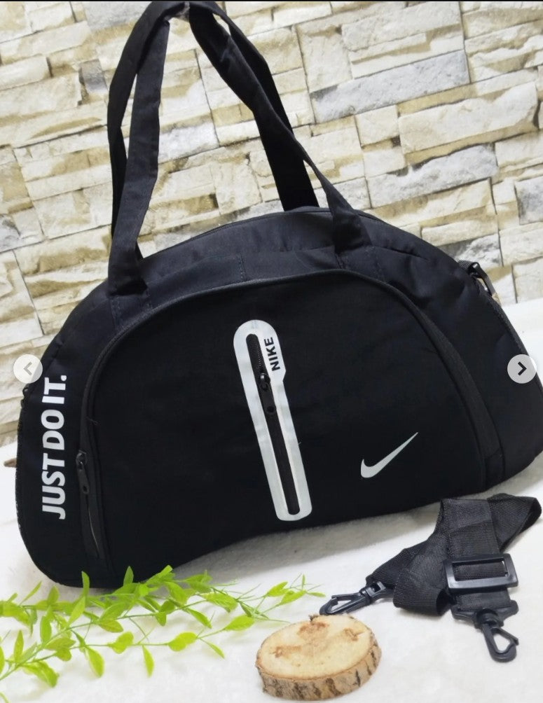 حقيبة نايك سحاب وسط