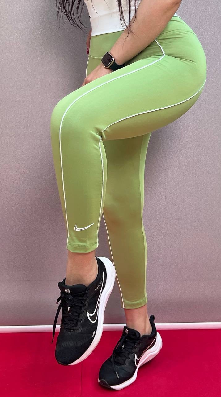 ستريج نايك خطوط