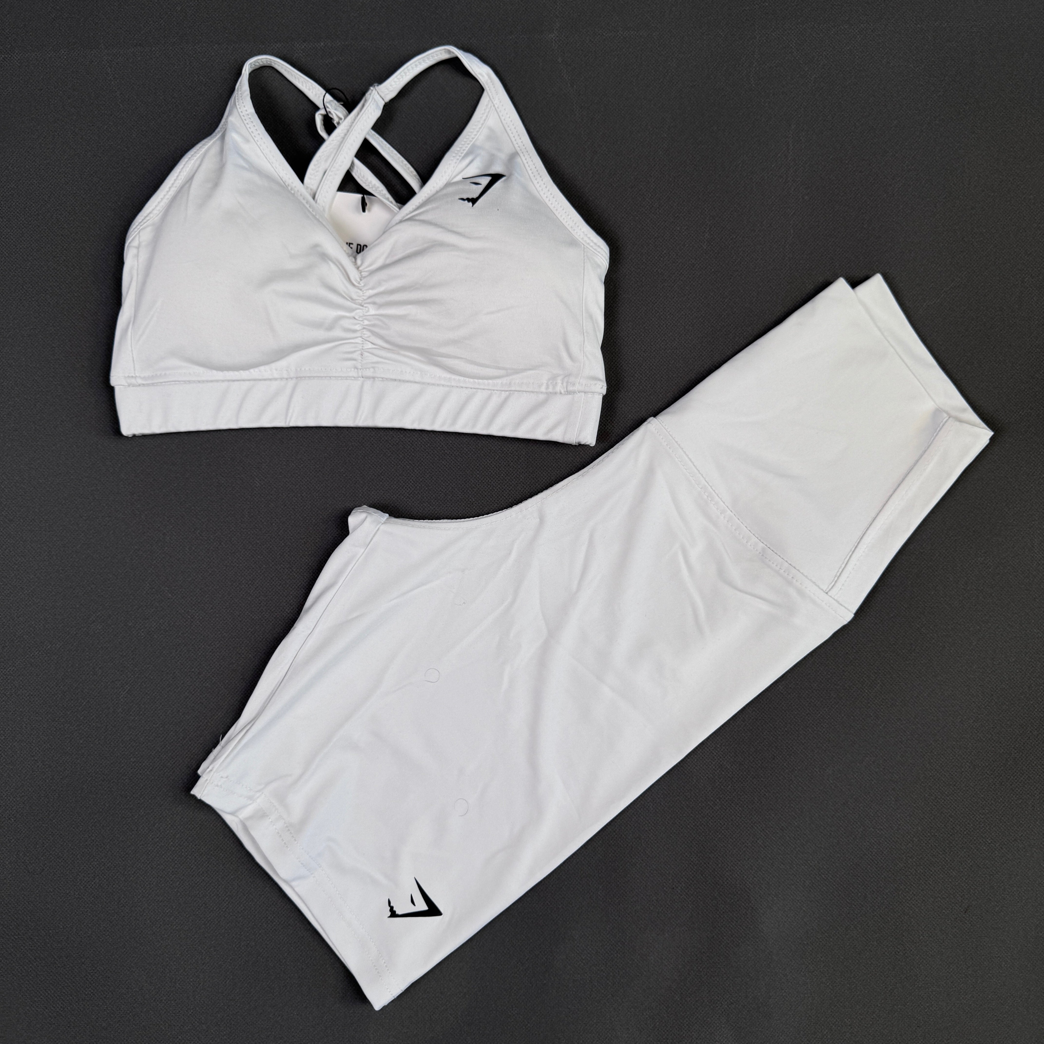 حمالة وشورت جم شارك