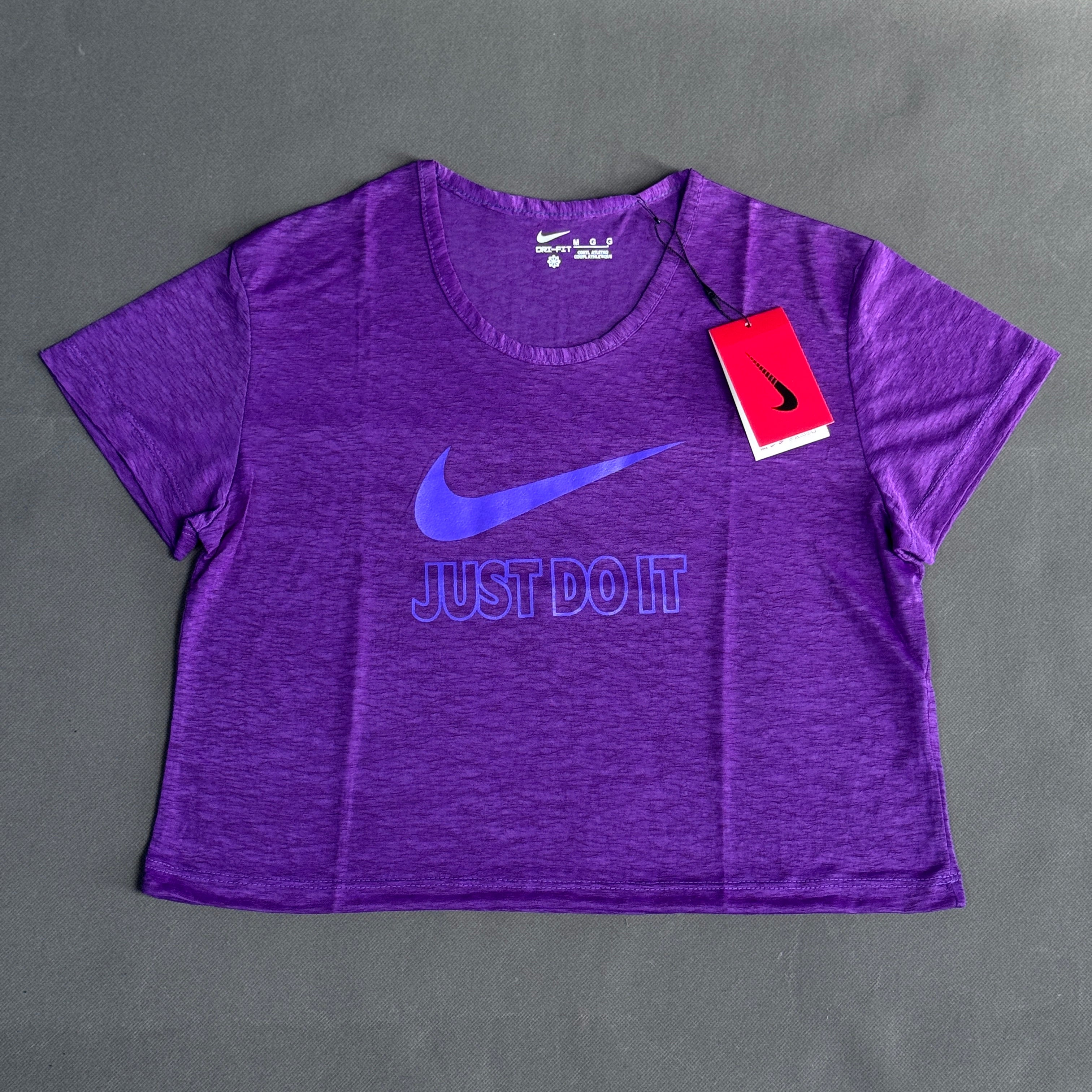 تشيرت خفيف قصير نايك