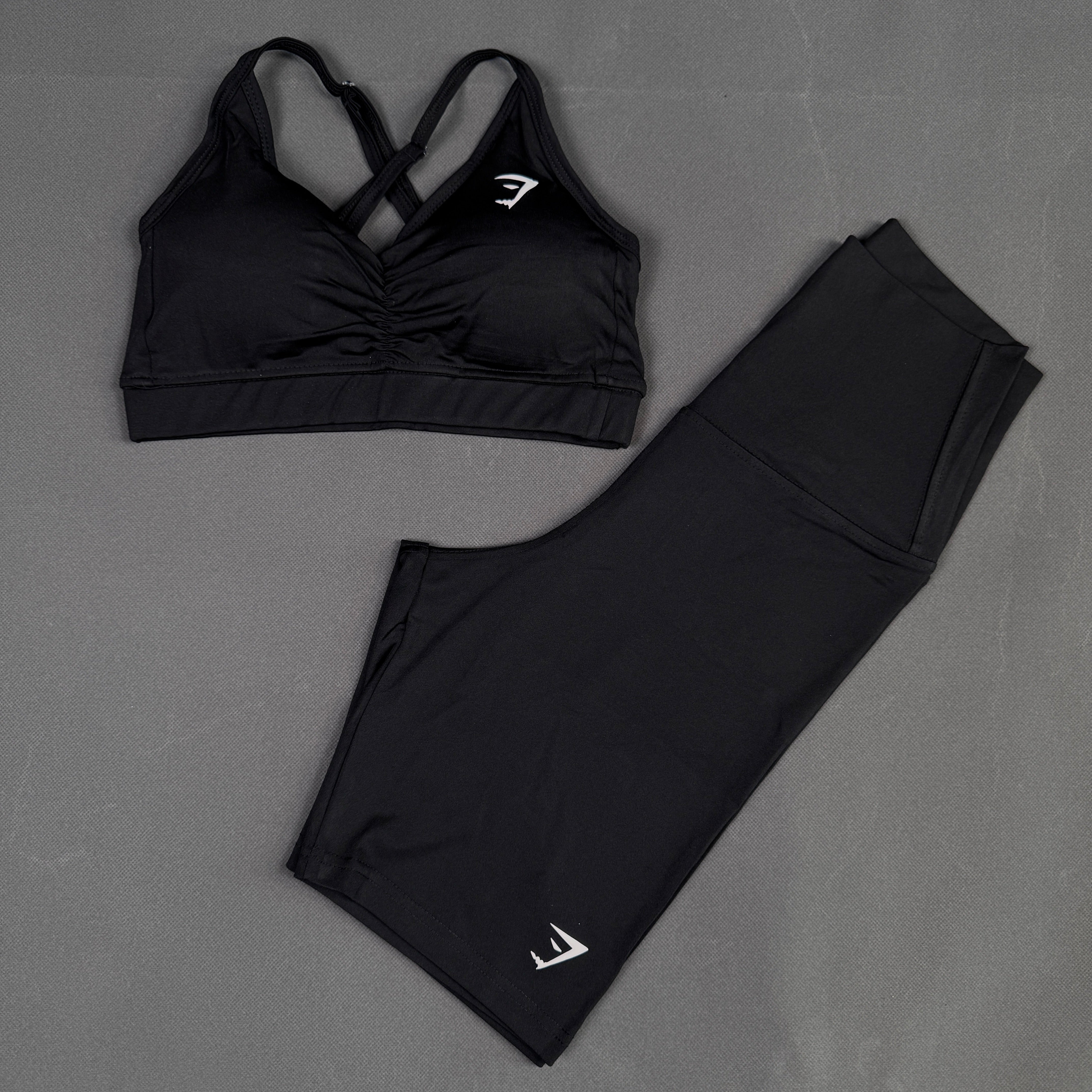 حمالة وشورت جم شارك