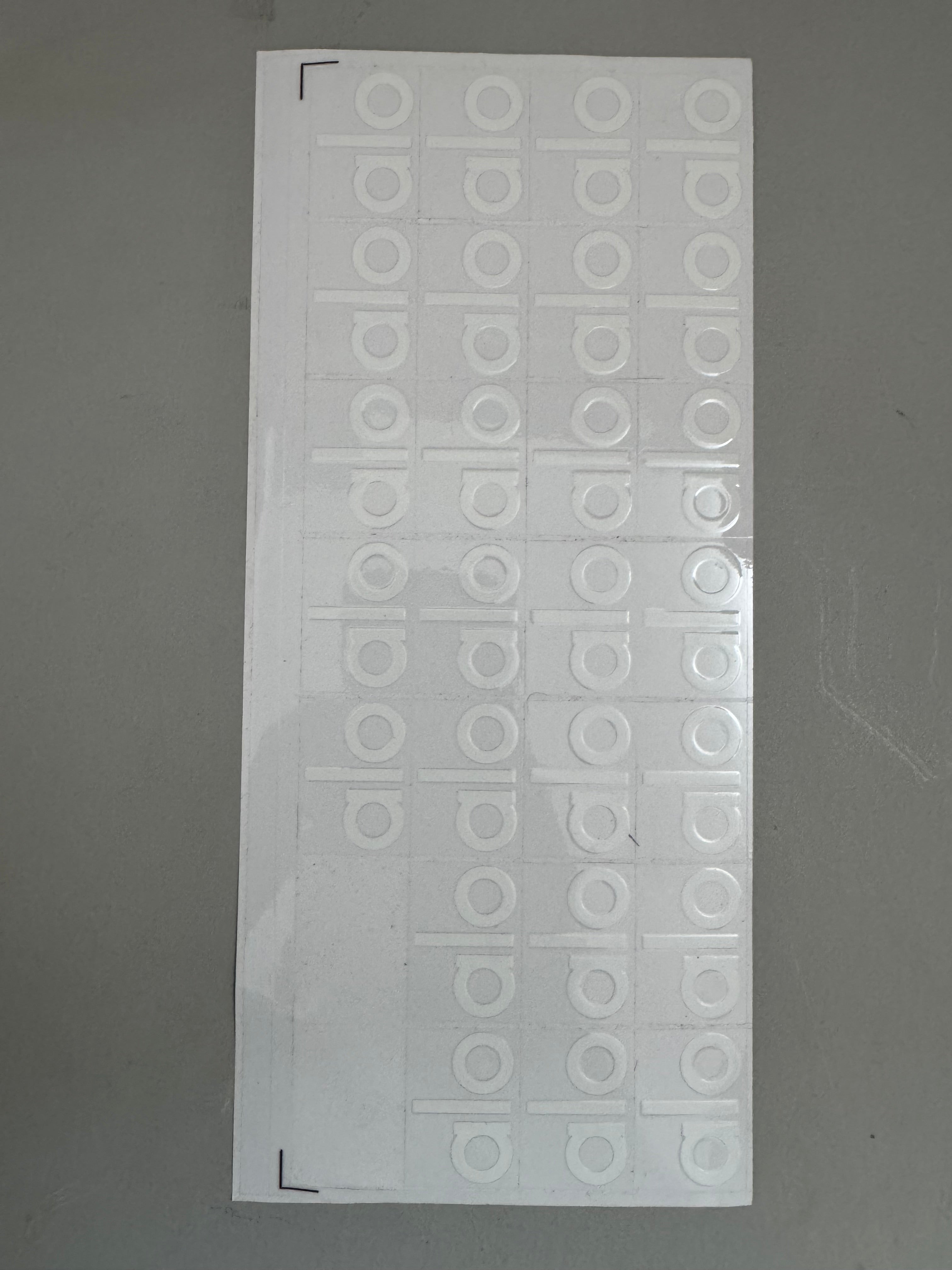 ستيكرات قابلة للصق