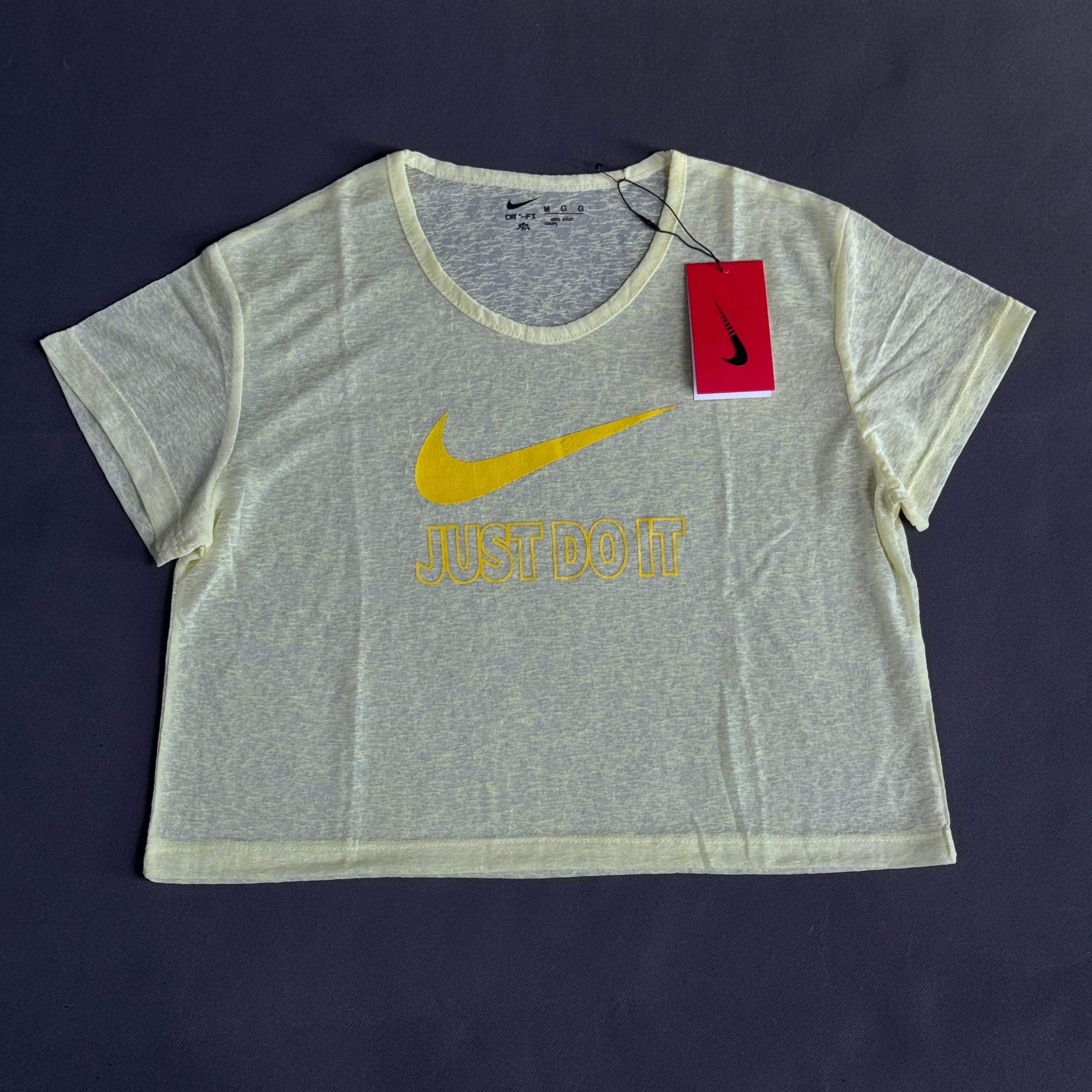 تشيرت خفيف قصير نايك