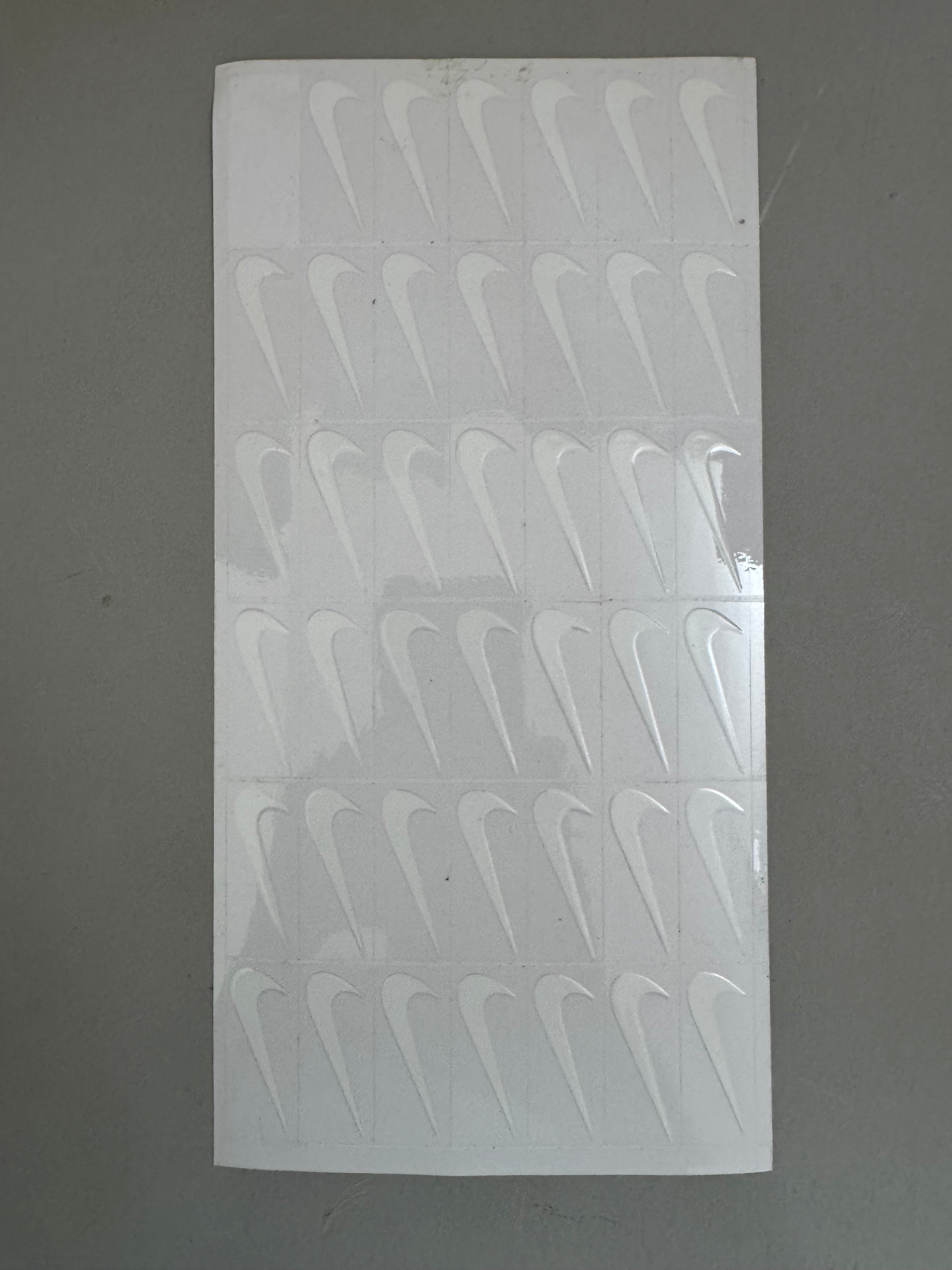 ستيكرات قابلة للصق