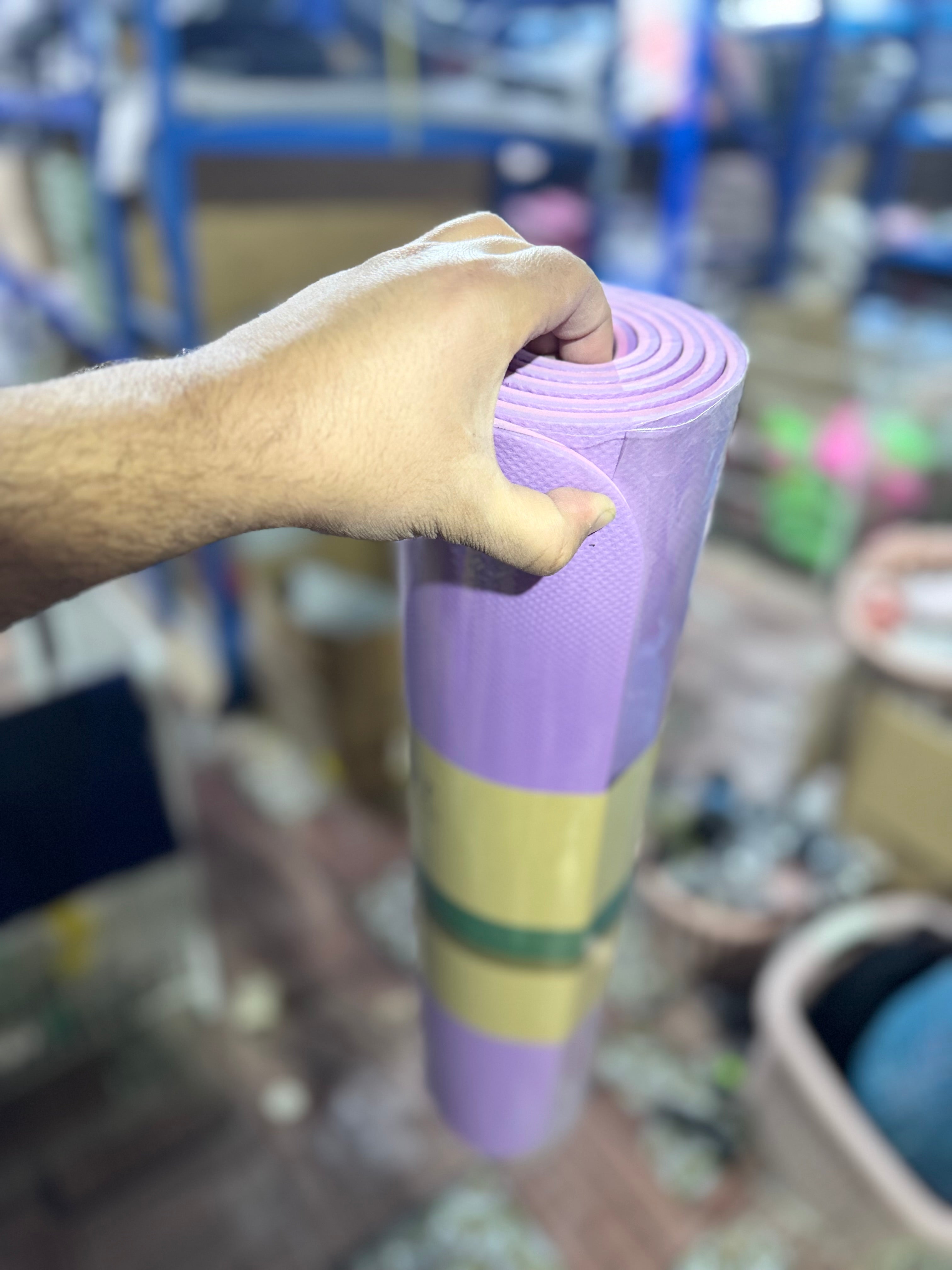 بساط يوغا وسط