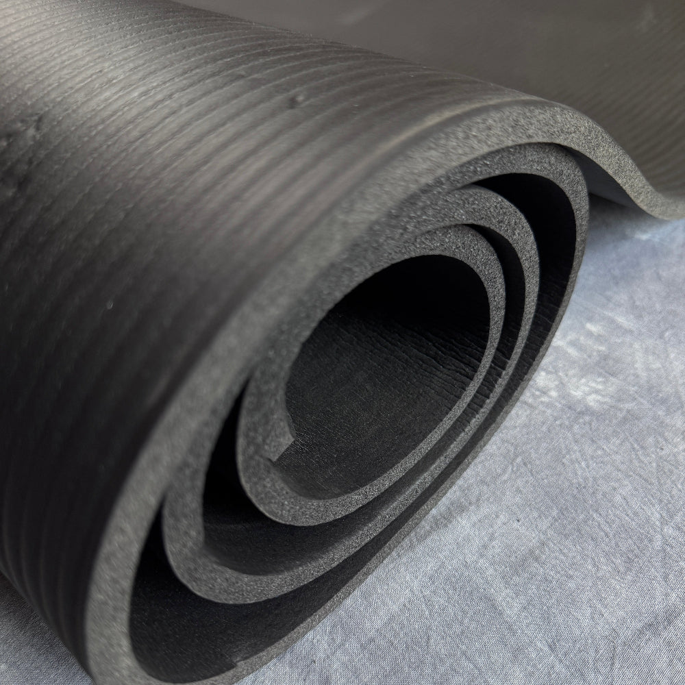 بساط يوغا وسط