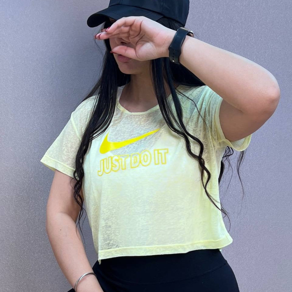 تشيرت خفيف قصير نايك