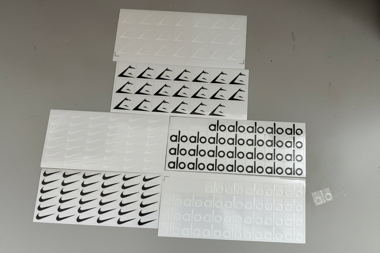 ستيكرات قابلة للصق