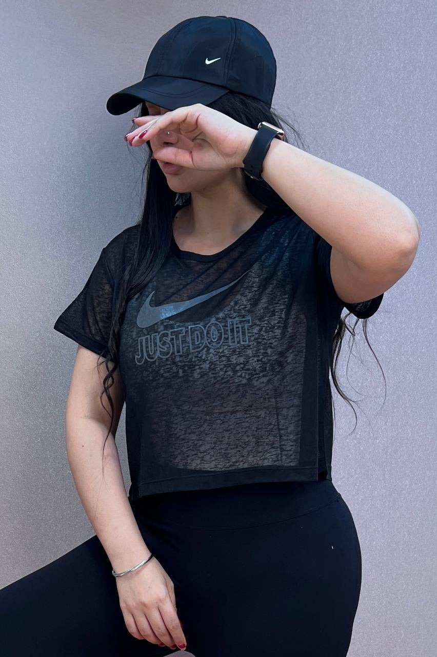 تشيرت خفيف قصير نايك