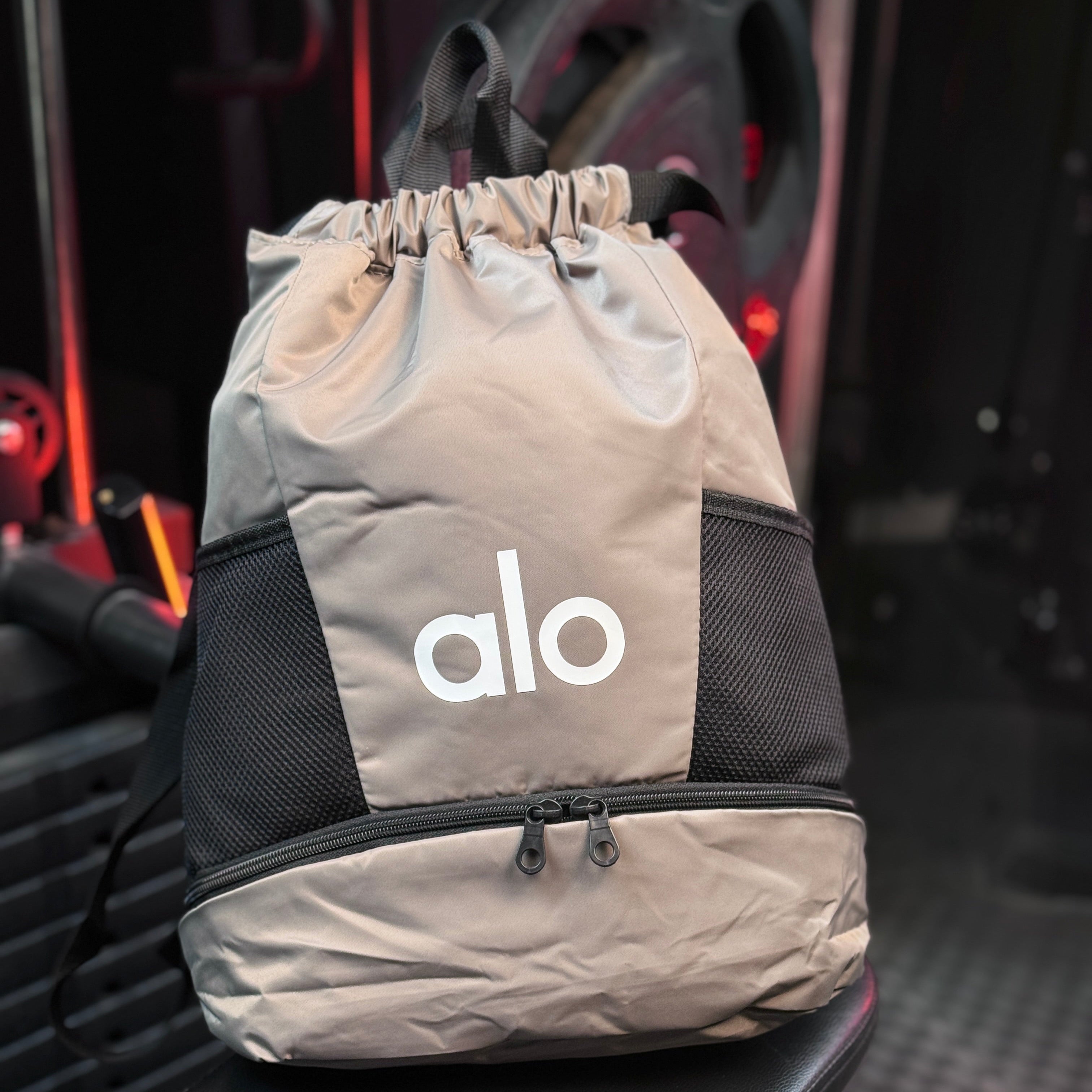 حقيبة ألو للجيم برباط - Alo Gym Bag