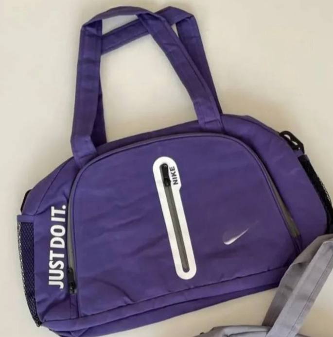 حقيبة نايك سحاب وسط