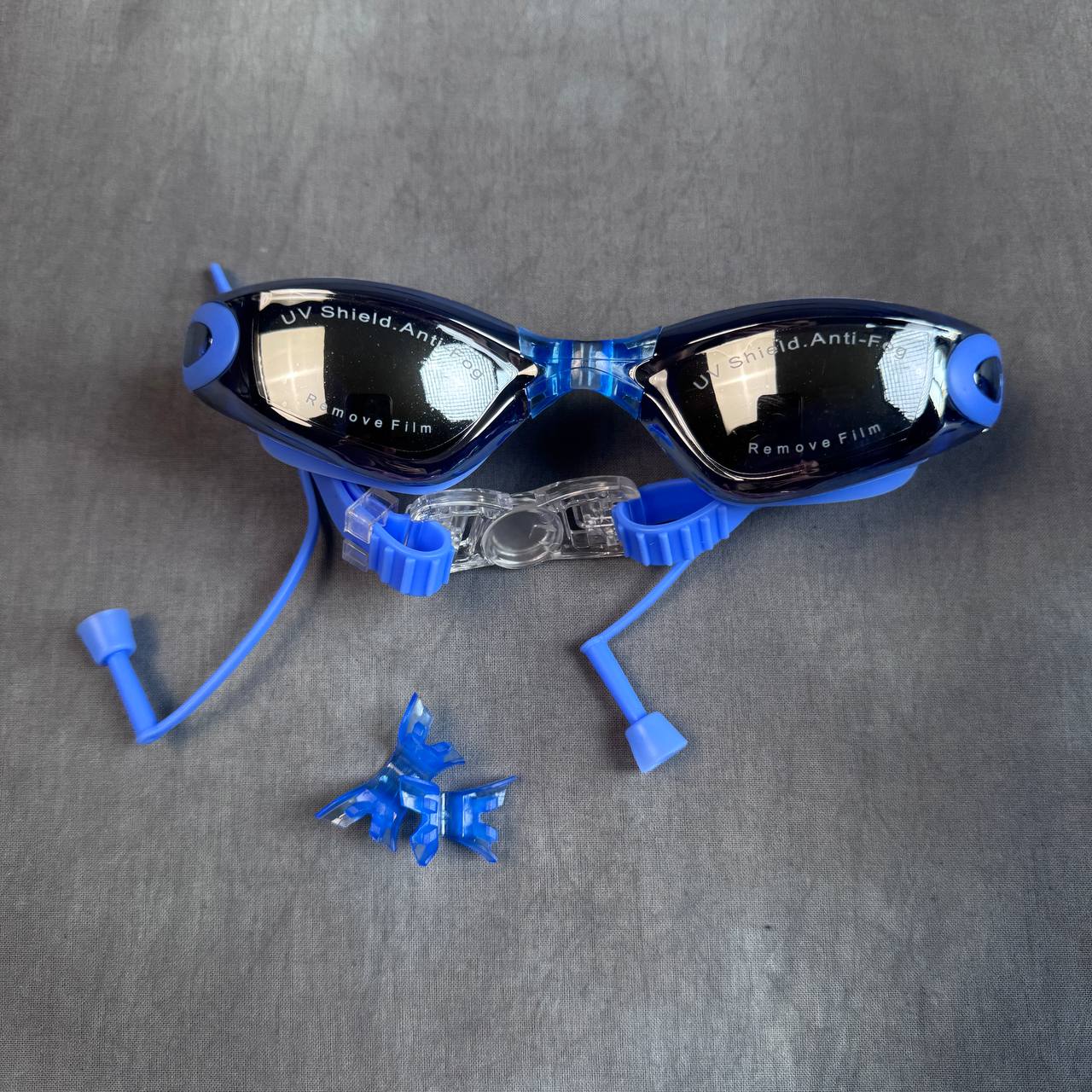 نظارات سباحة مع علبة