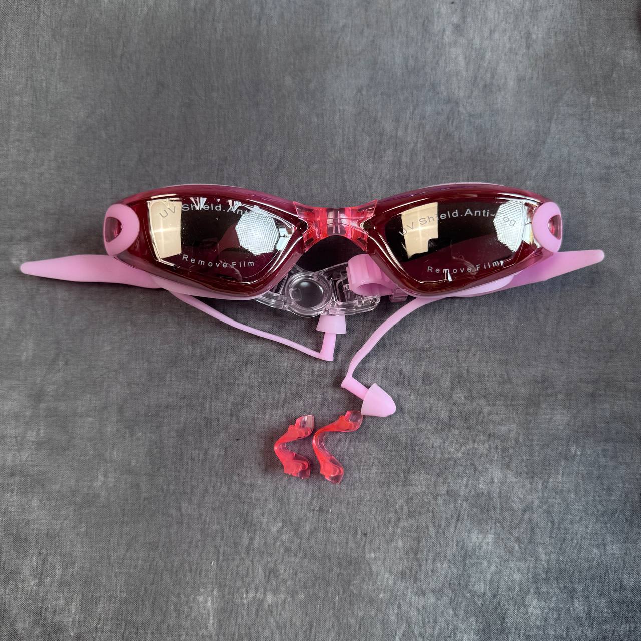 نظارات سباحة مع علبة