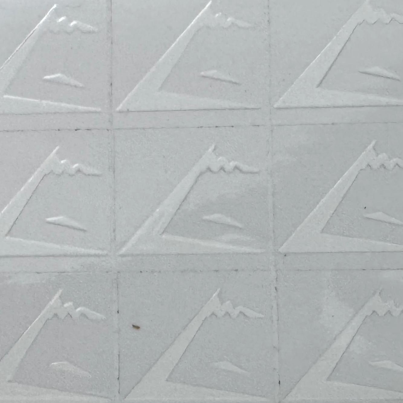 ستيكرات قابلة للصق