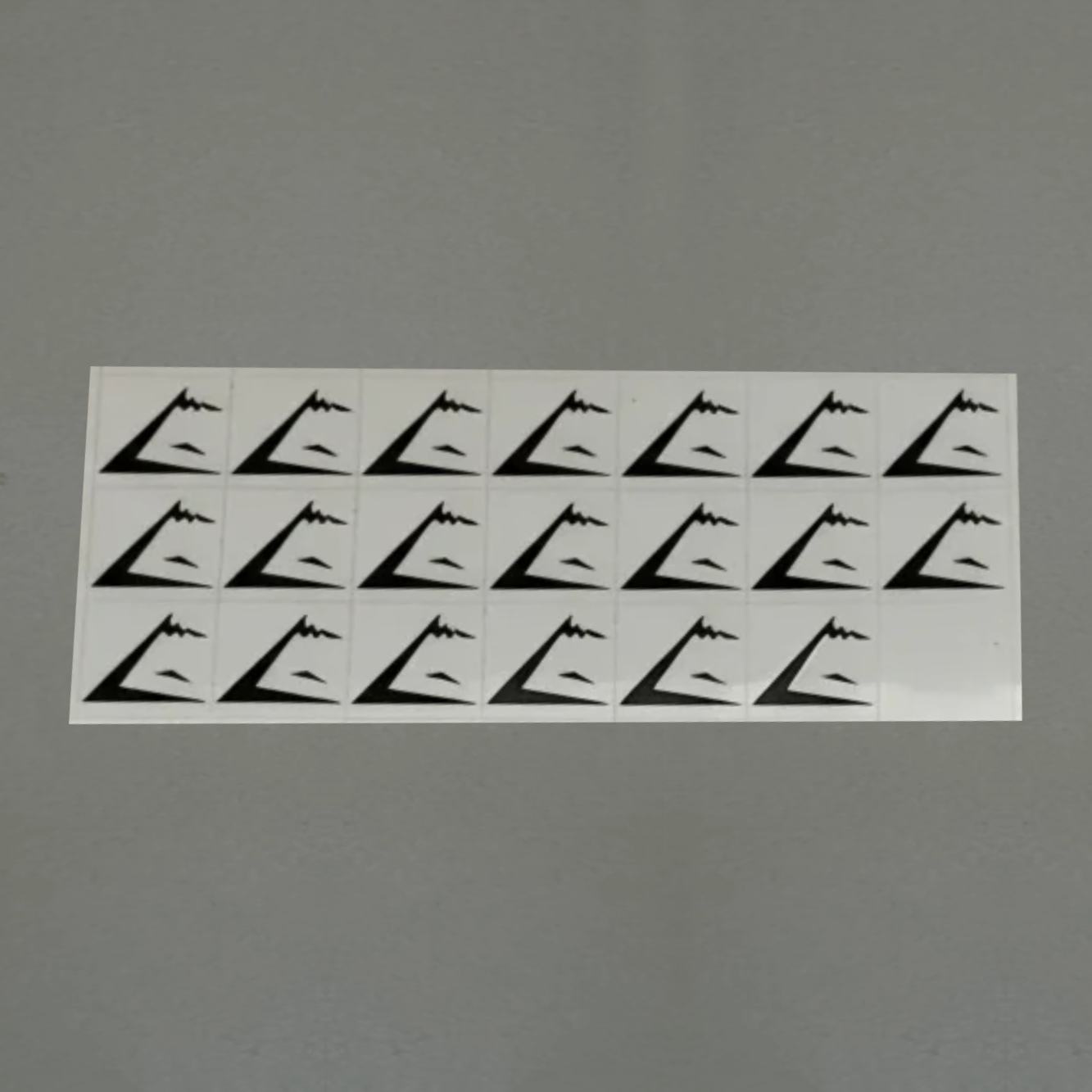 ستيكرات قابلة للصق