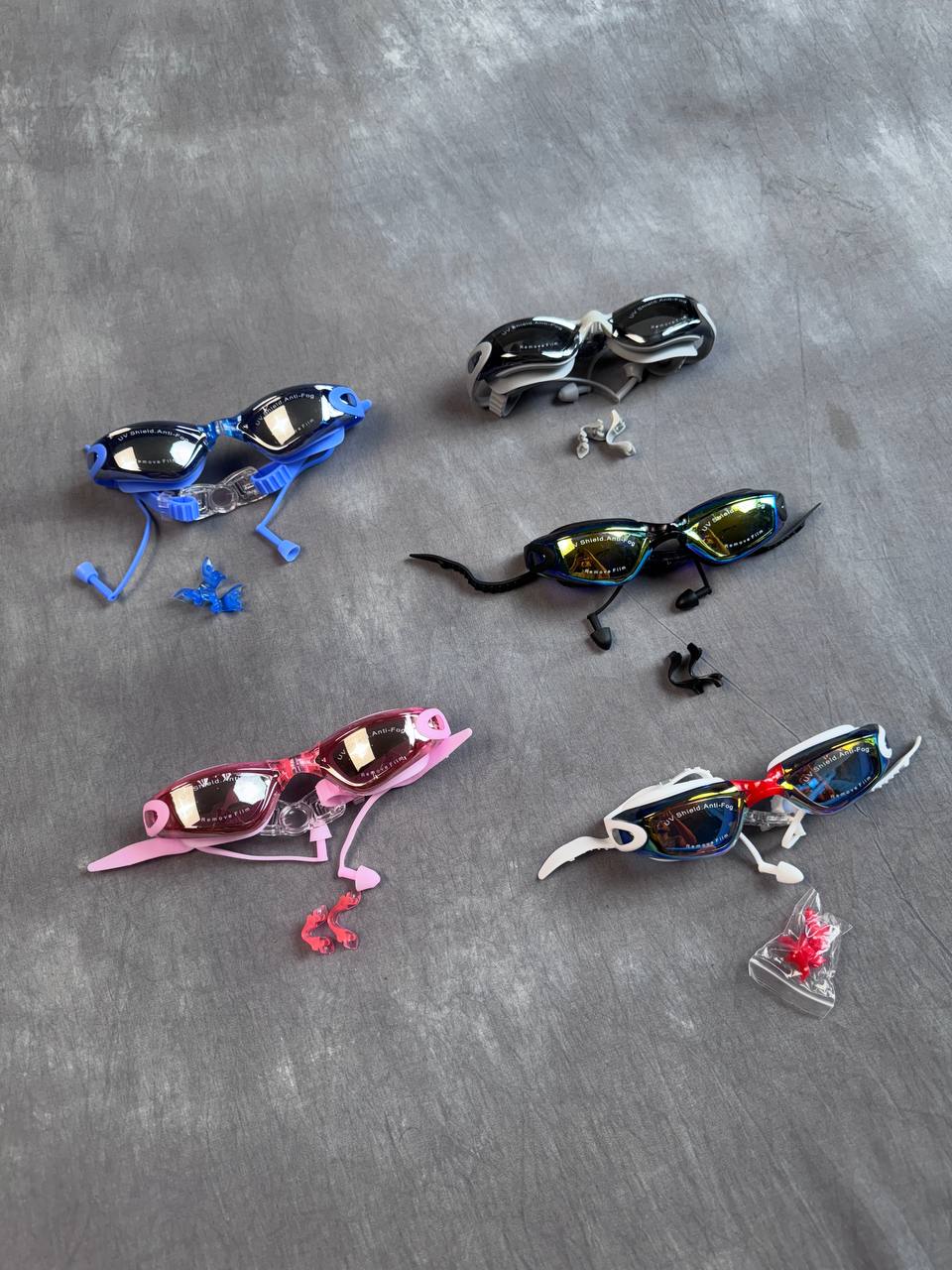 نظارات سباحة مع علبة