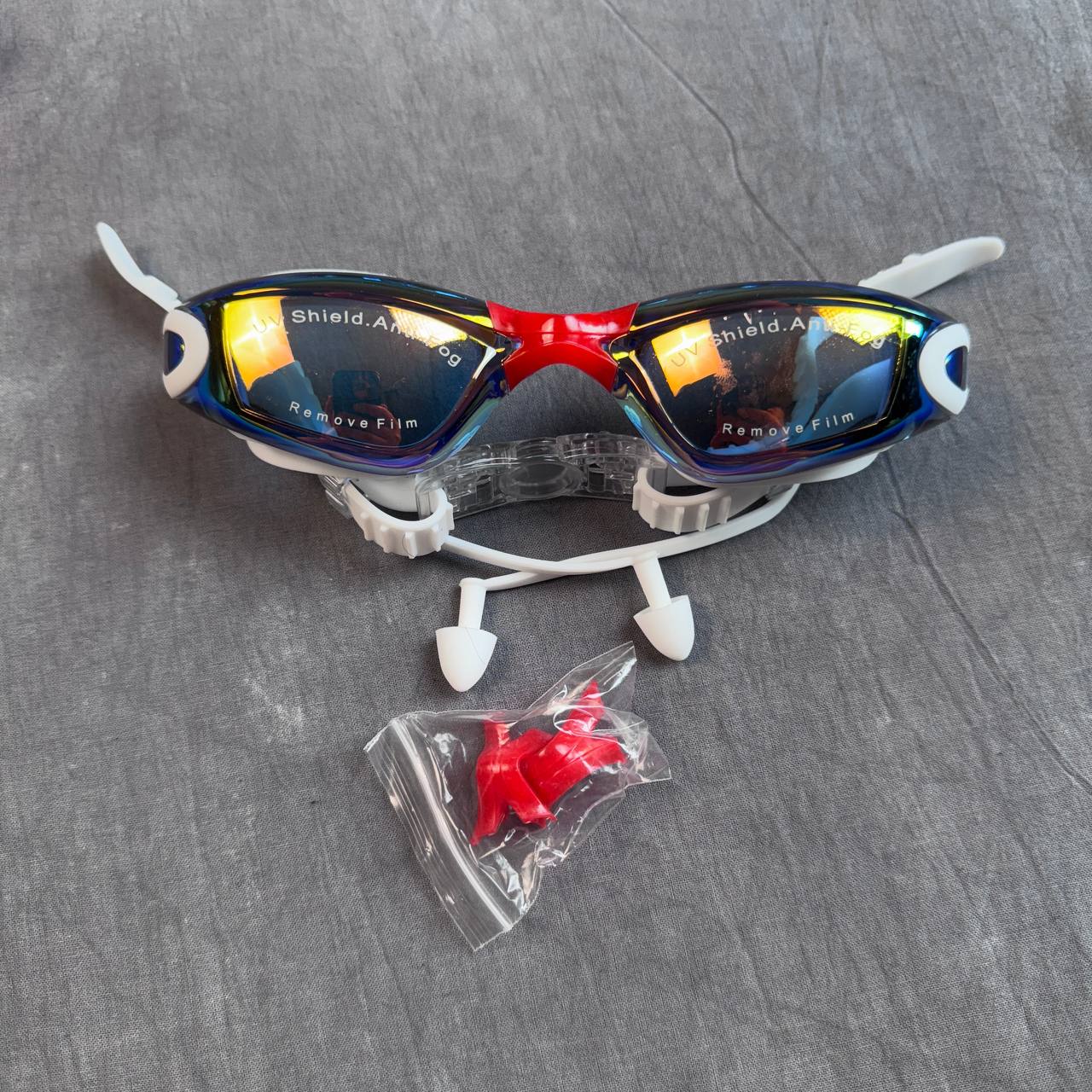 نظارات سباحة مع علبة