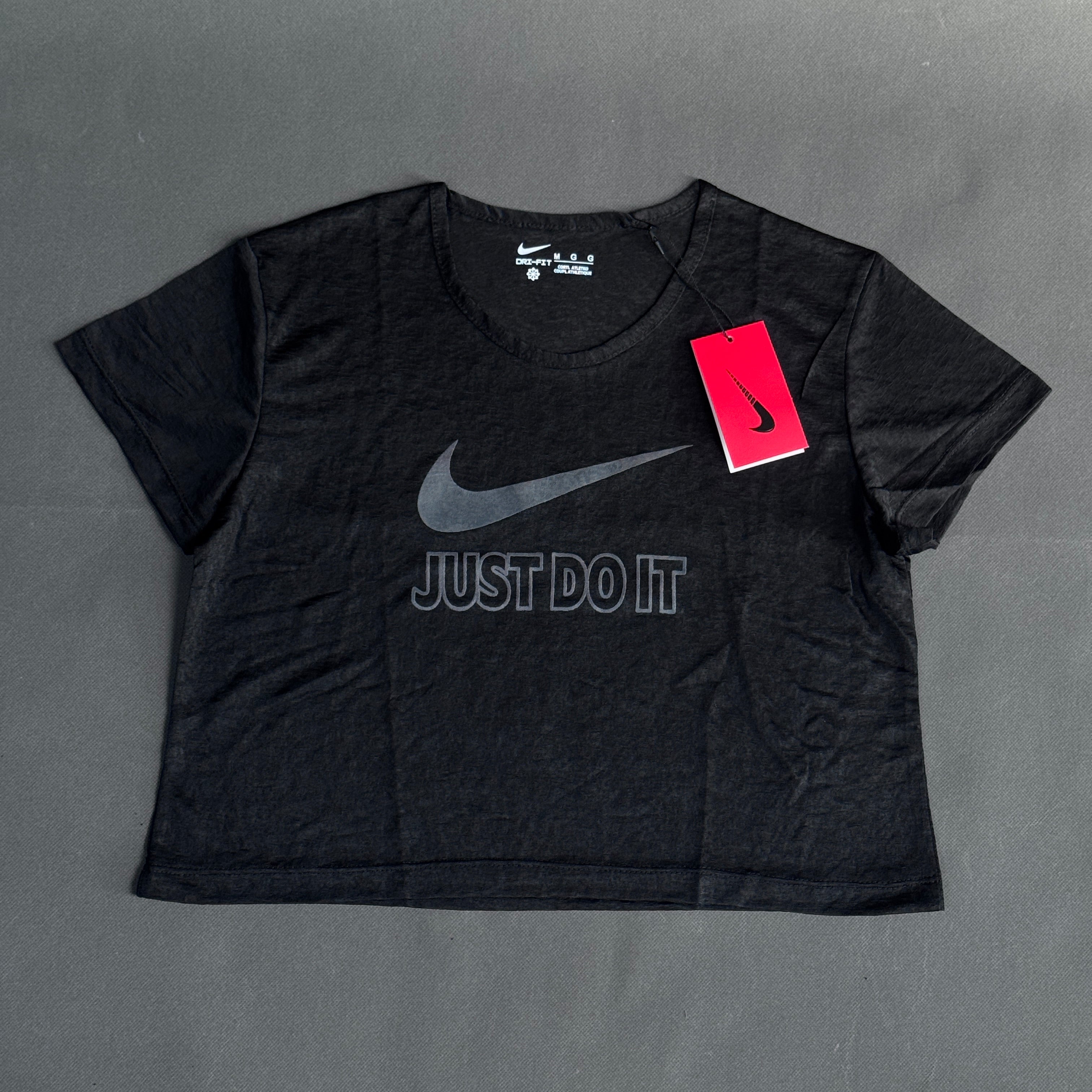 تشيرت خفيف قصير نايك