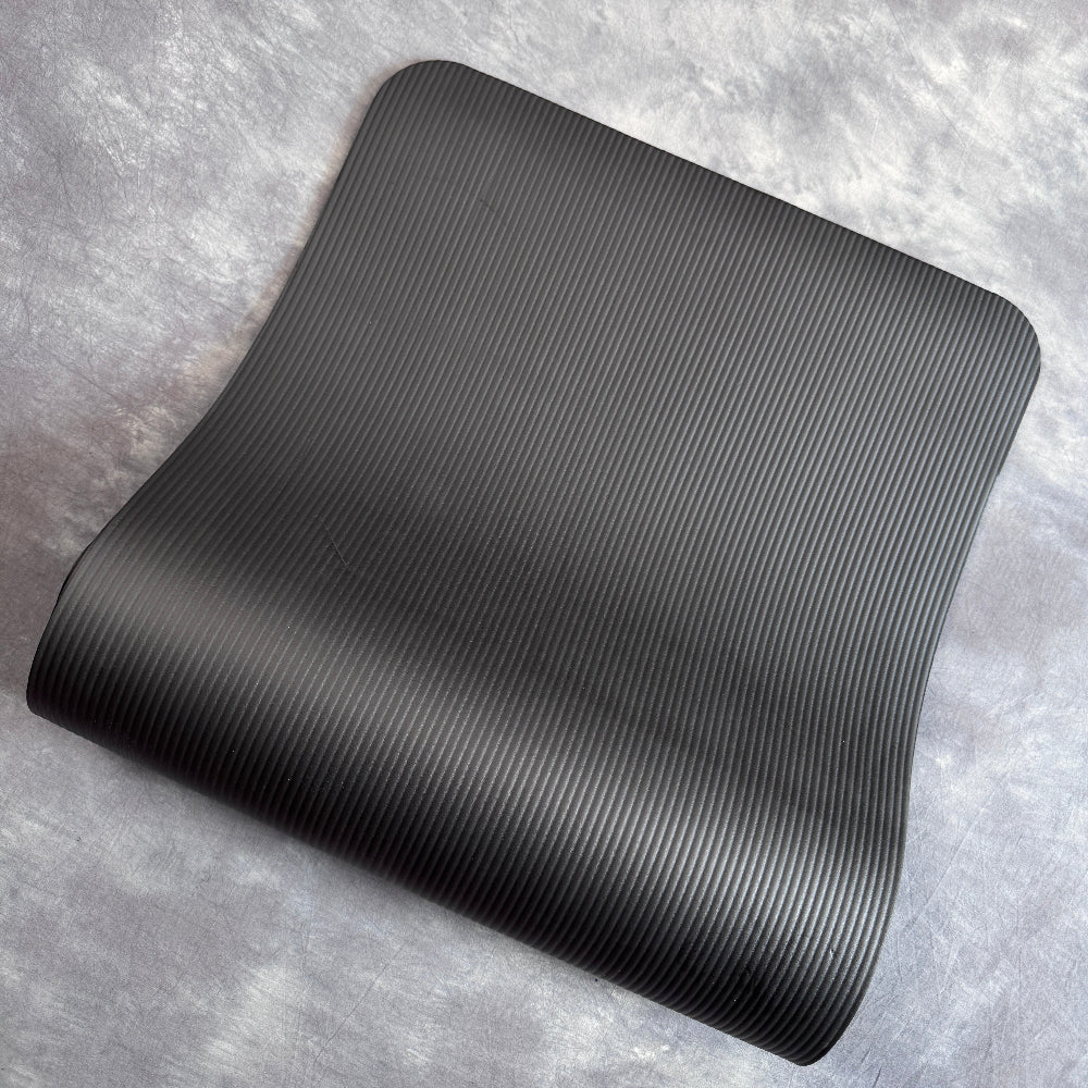 بساط يوغا وسط