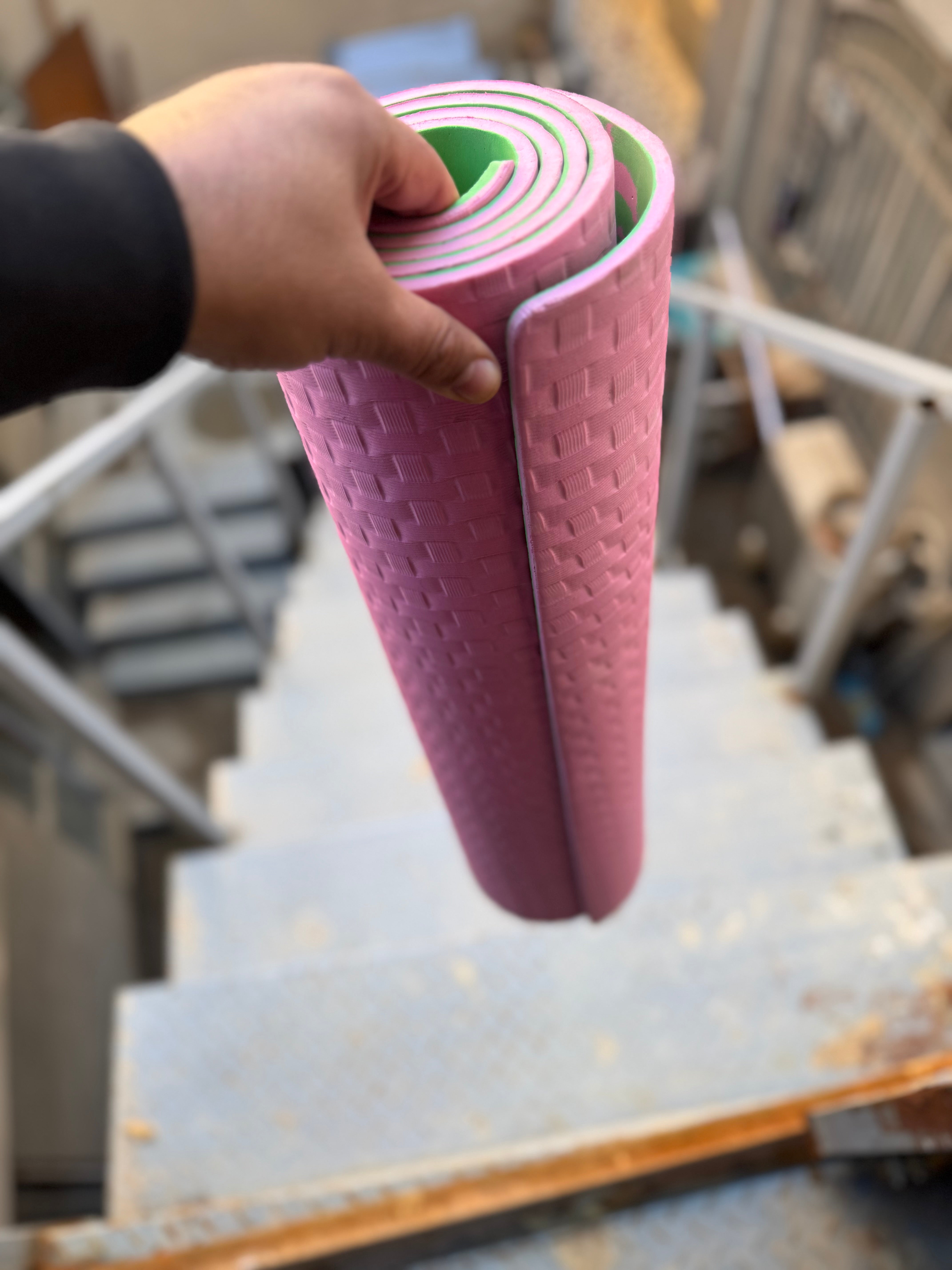 بساط يوغا وسط