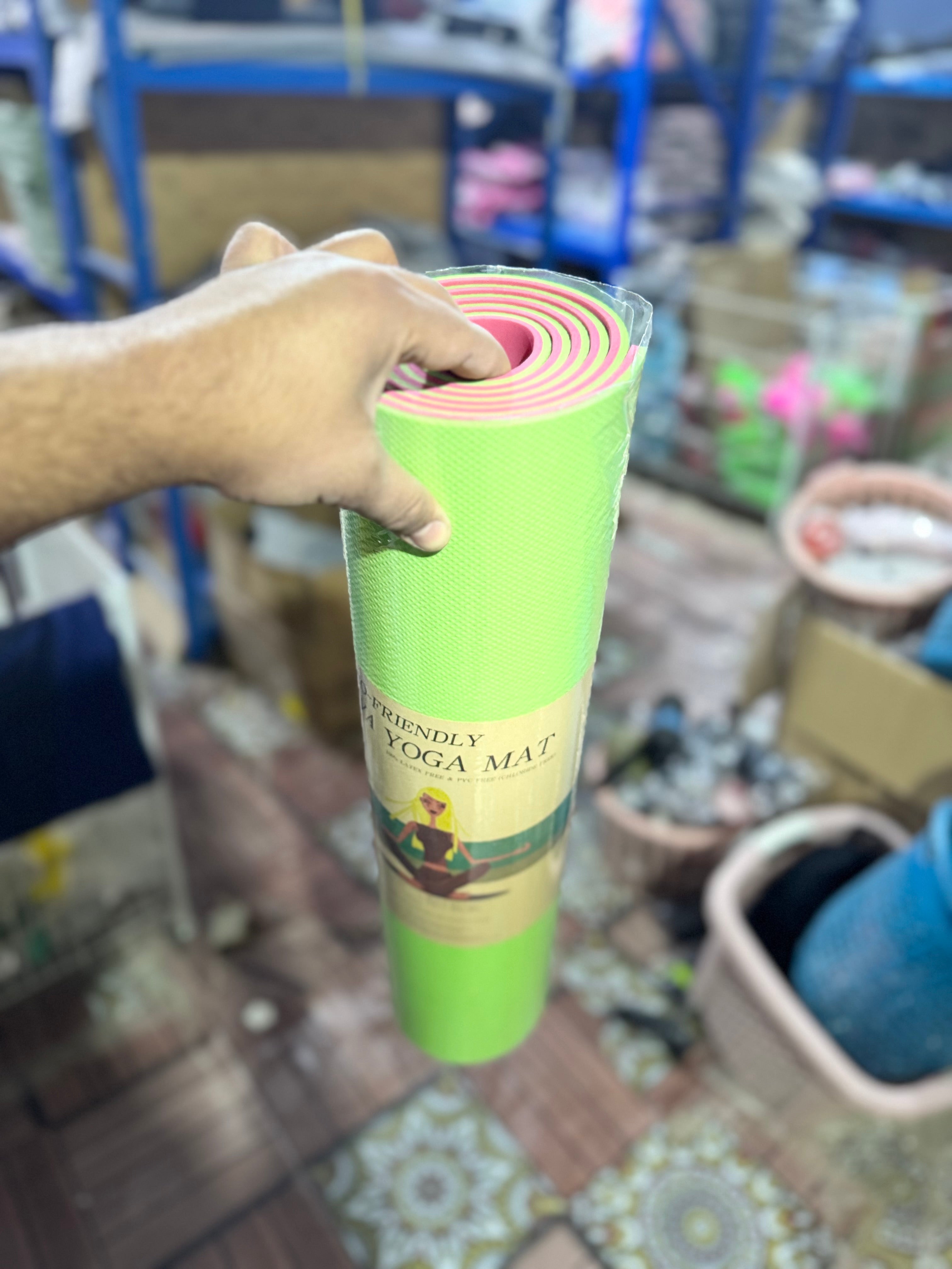 بساط يوغا وسط