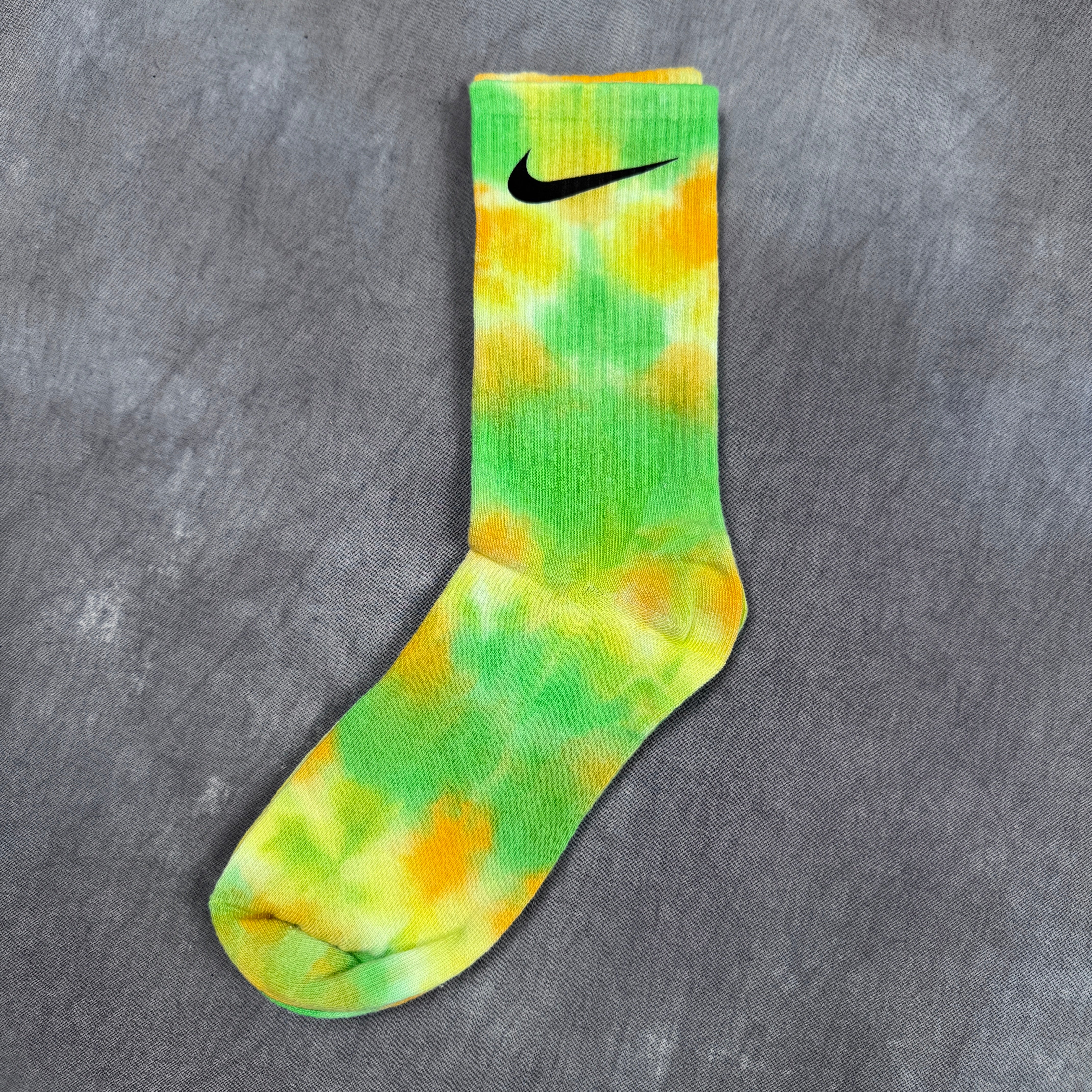 جواريب نايك تاي داي