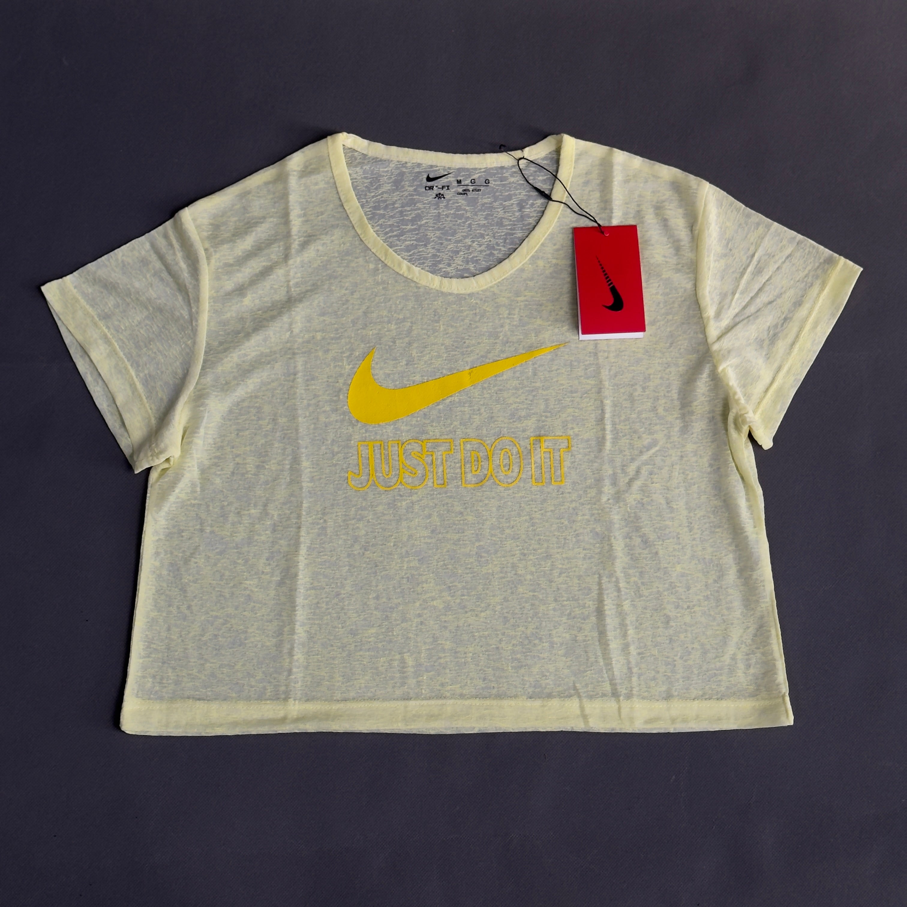 تشيرت خفيف قصير نايك