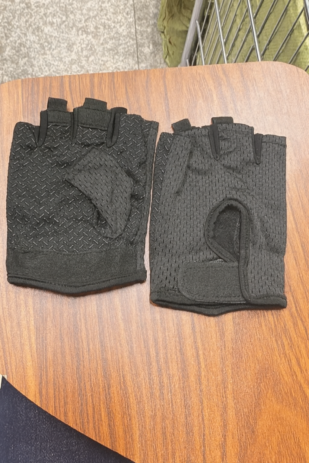 كفوف مثقب رياضي نسائي