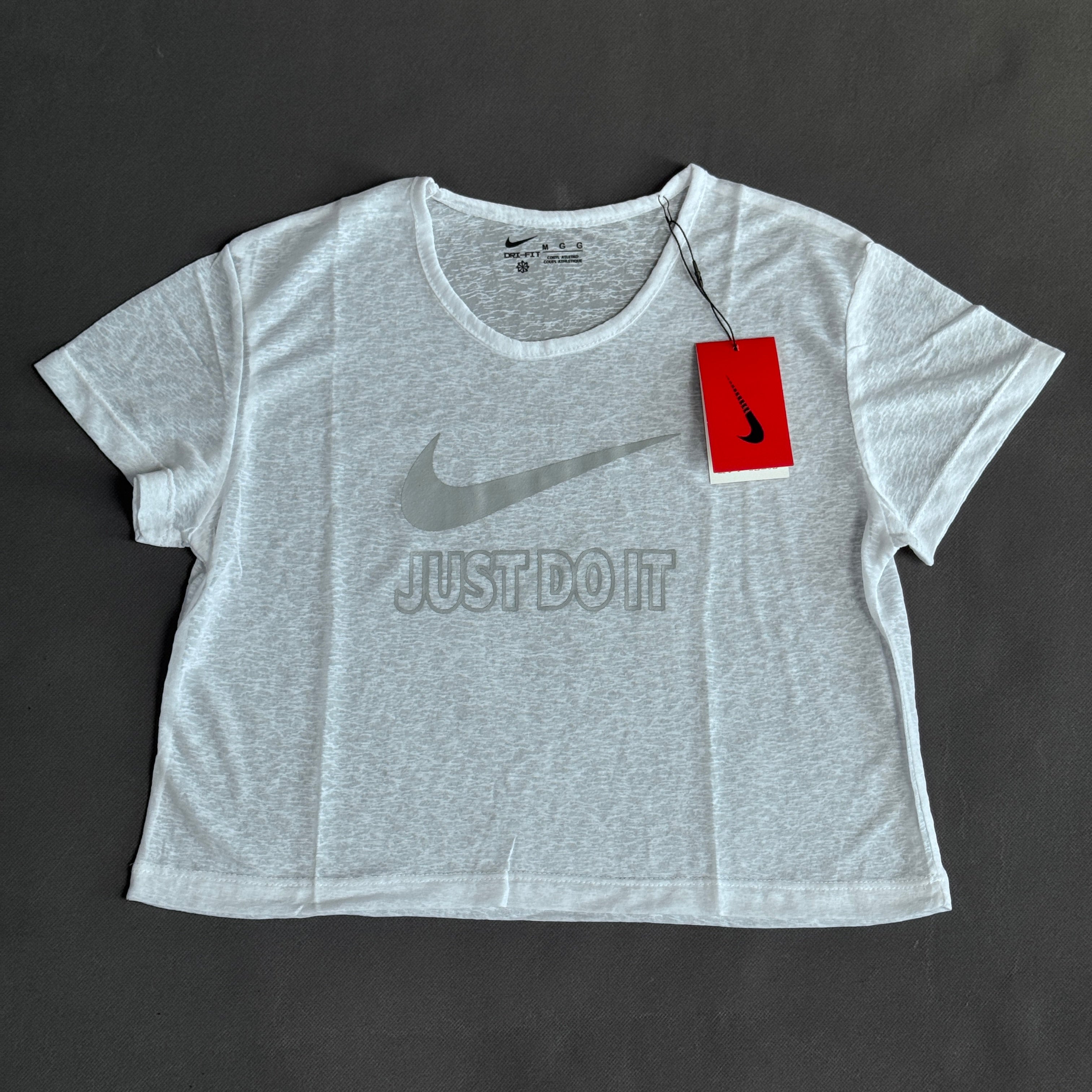 تشيرت خفيف قصير نايك