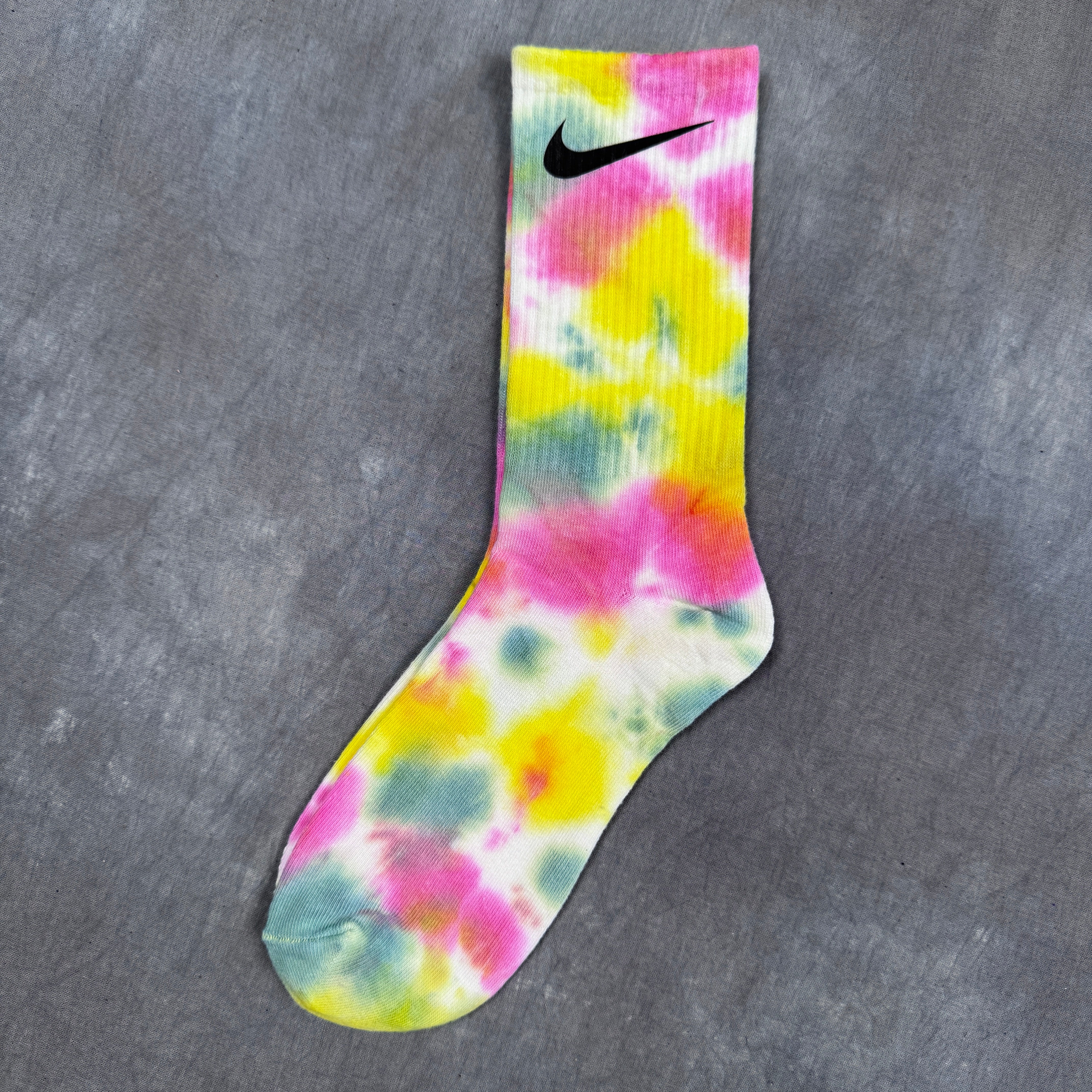 جواريب نايك تاي داي