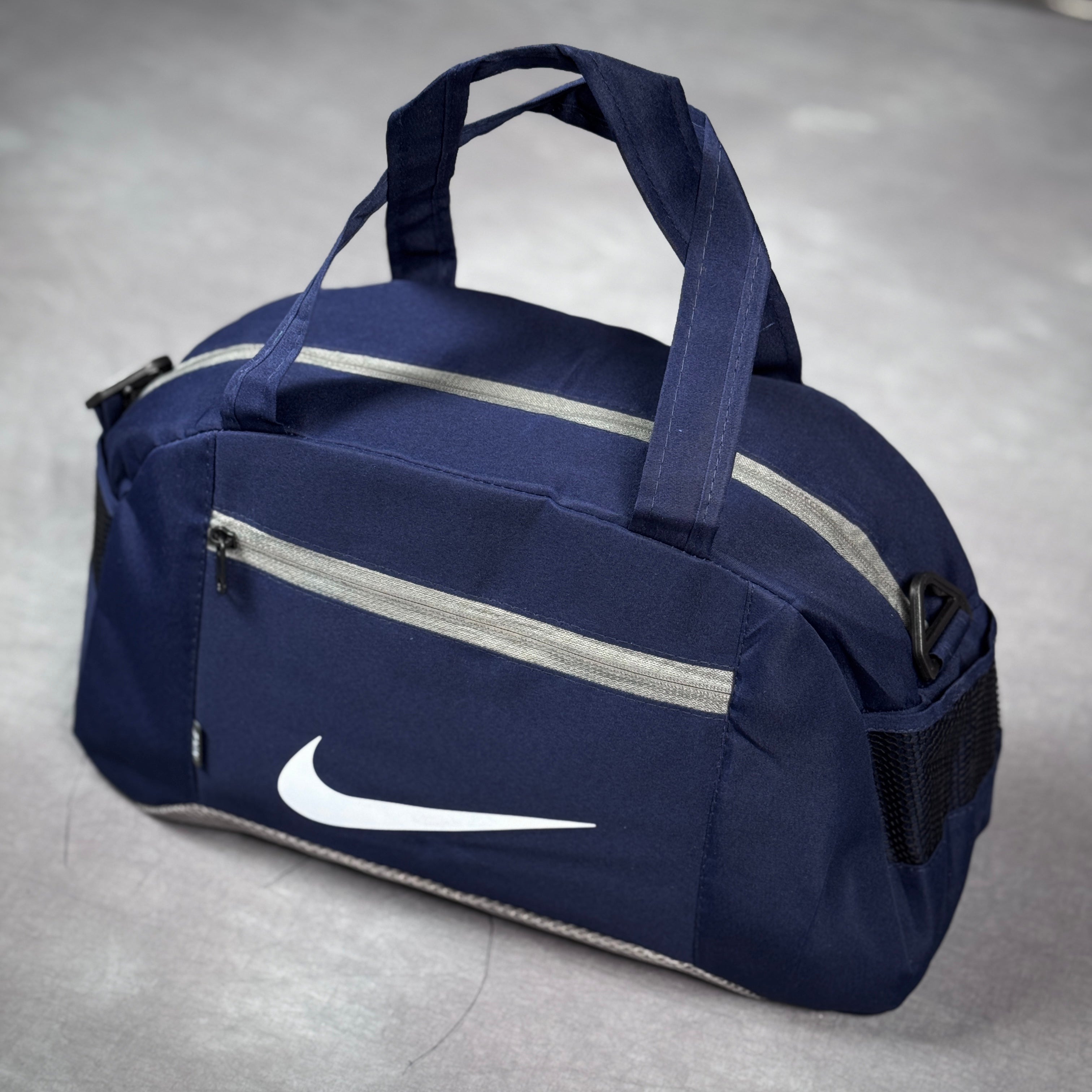 حقيبة متوسطه علامه نايك