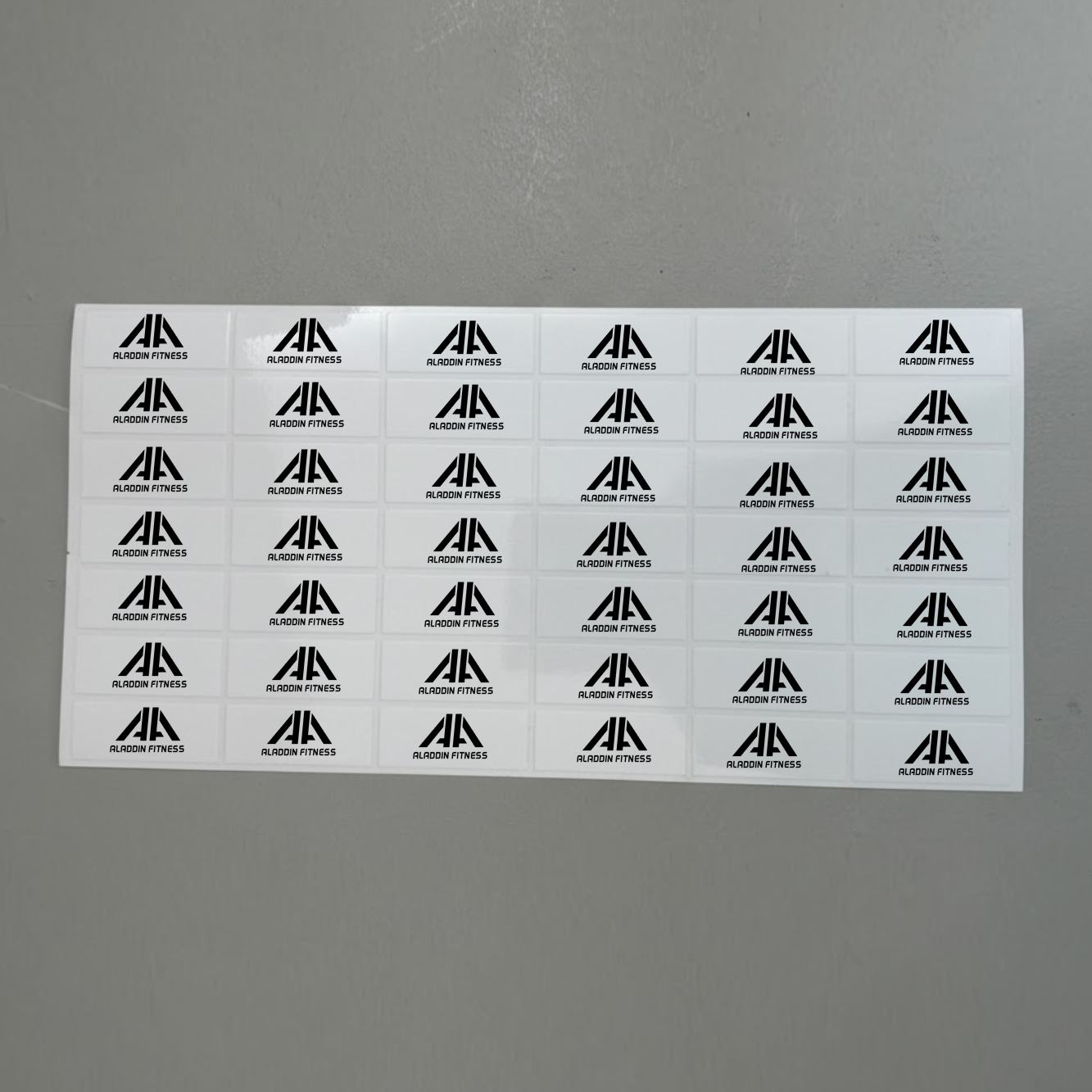 ستيكرات قابلة للصق