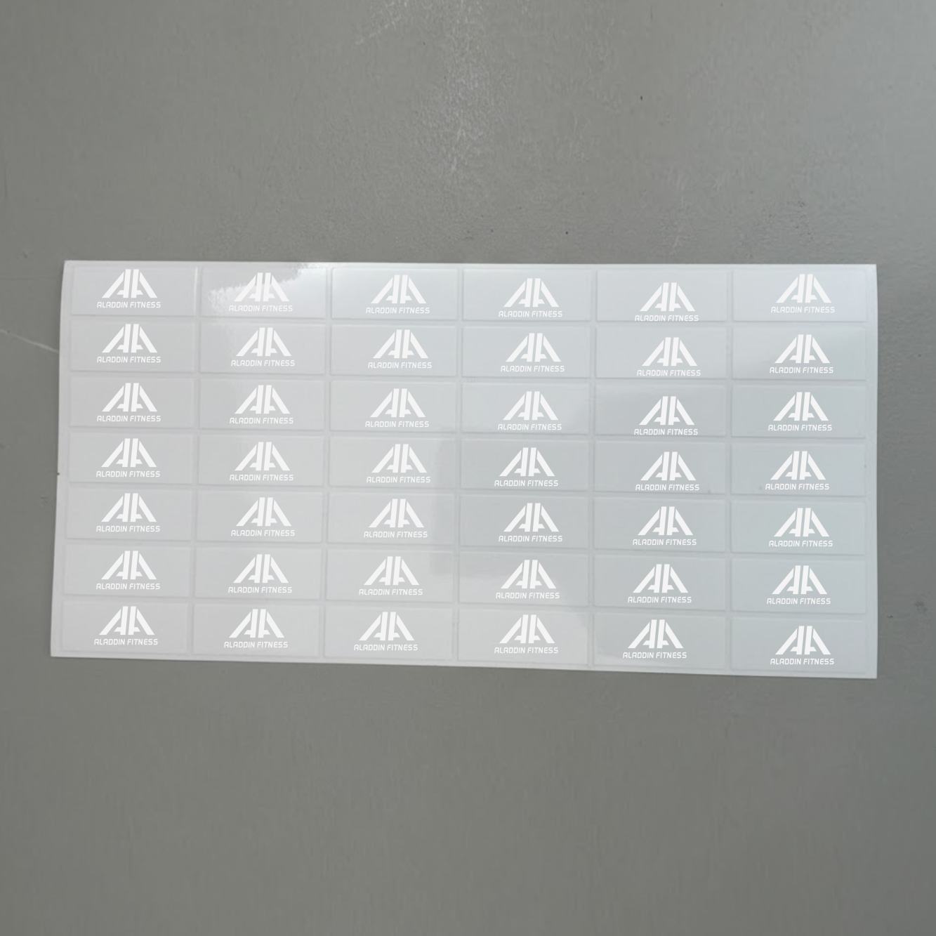 ستيكرات قابلة للصق